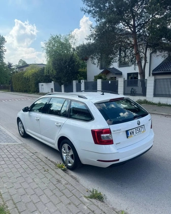 Skoda Octavia cena 40000 przebieg: 200000, rok produkcji 2019 z Warszawa małe 79